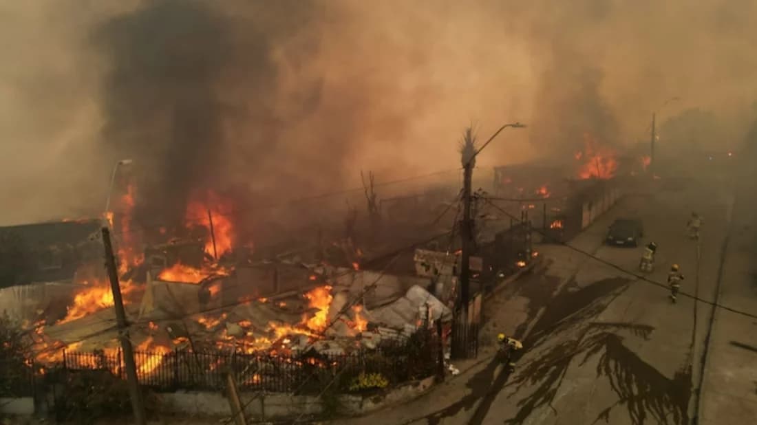 চিলিতে ভয়াবহ দাবানল: প্রাণ গেল অন্তত ১৯ জনের, জরুরি অবস্থা জারি image