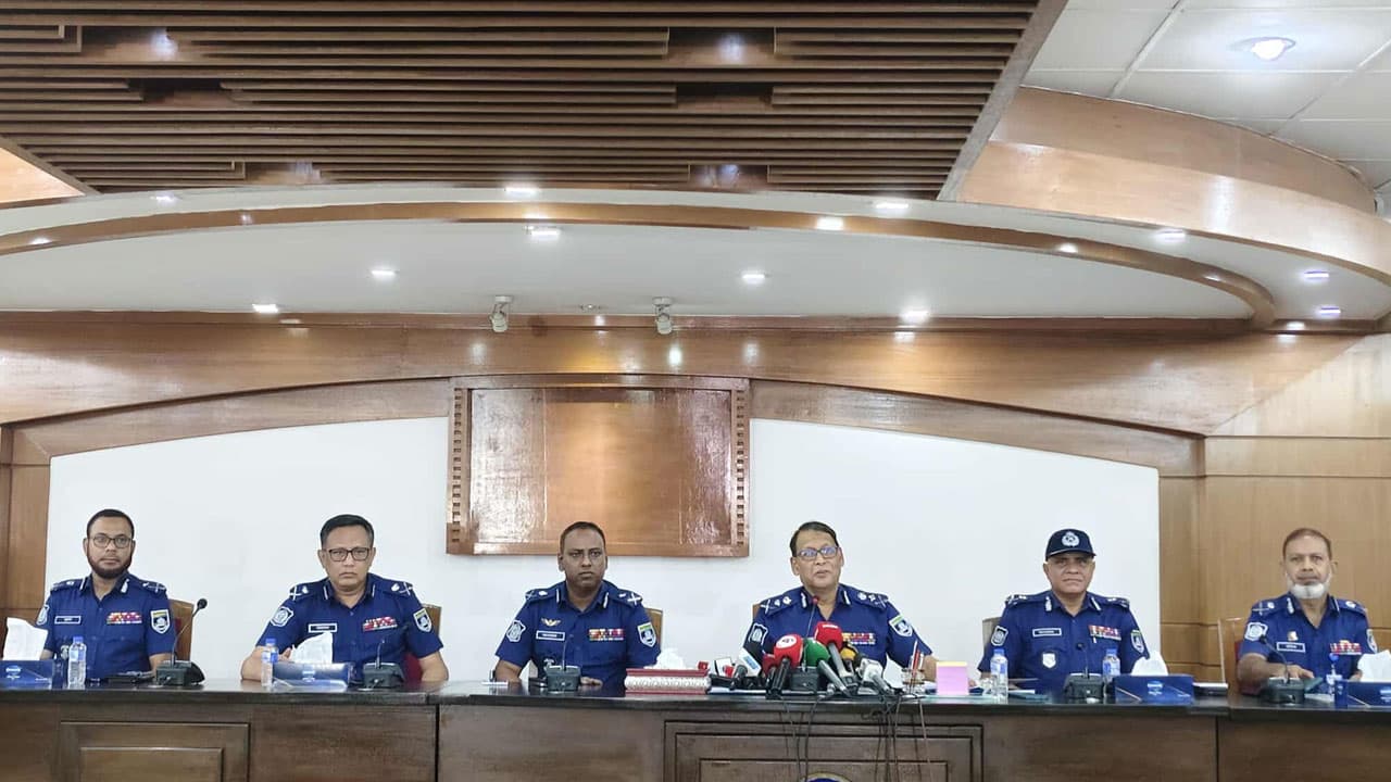 পূজা মণ্ডপে নিরাপত্তা নিশ্চিতে কড়া নজরদারি রেখেছে পুলিশ : আইজিপিImage