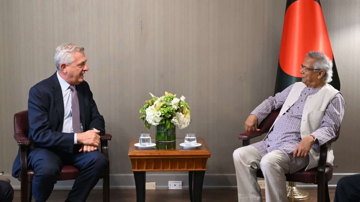 প্রধান উপদেষ্টার সঙ্গে ইউএনএইচসিআর প্রধানের রোহিঙ্গা সংকট নিয়ে আলোচনা image