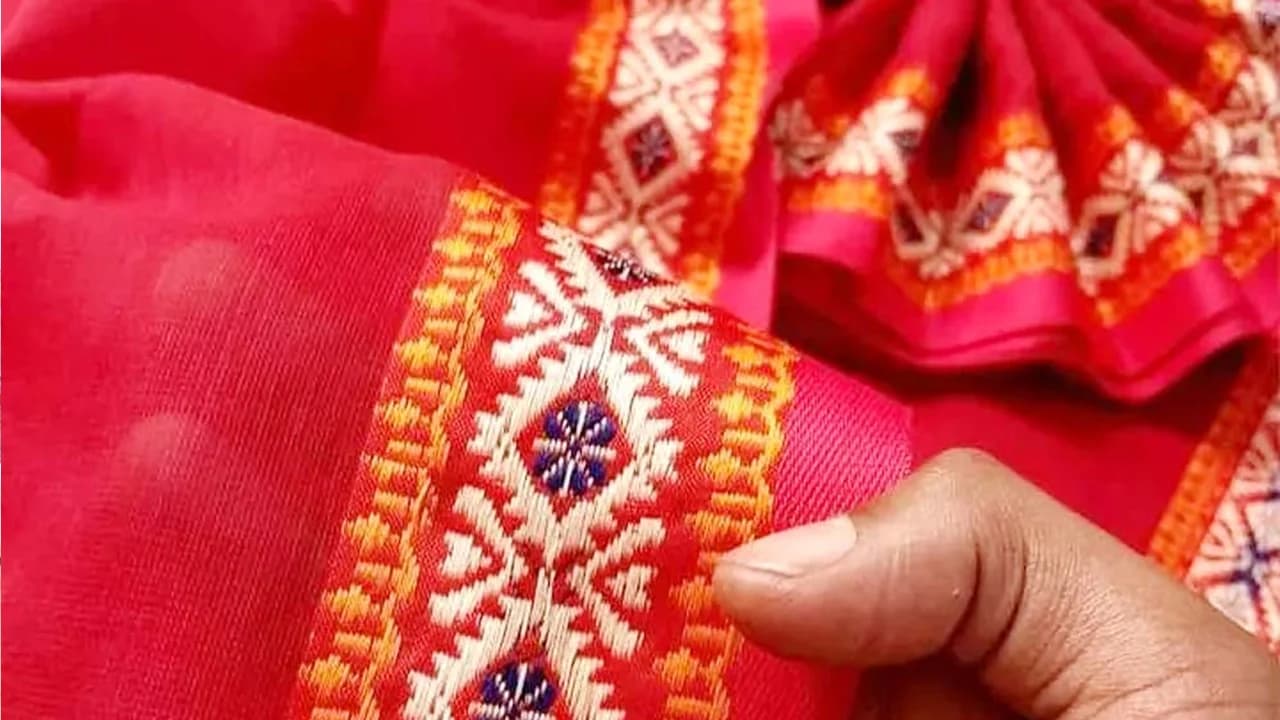 ইউনেস্কোর স্বীকৃতি পেল টাঙ্গাইল শাড়ি বুনন শিল্পImage