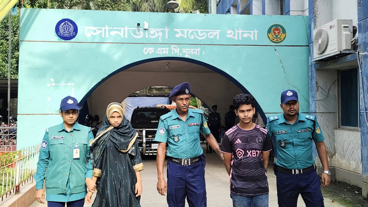 বাবা হত্যায় কিশোর ছেলে ও ছেলের নববিবাহিত স্ত্রীর দায় স্বীকারImage