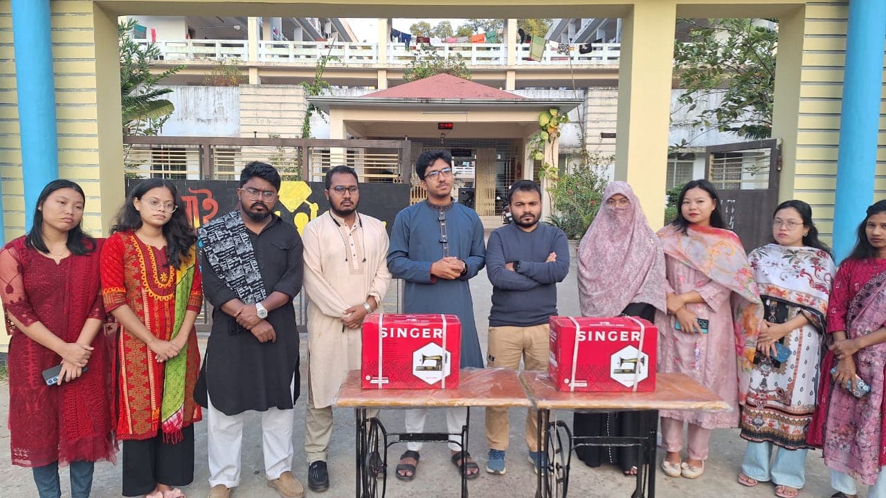 চবির ছাত্রী হলে সেলাই মেশিন দিল চাকসু image